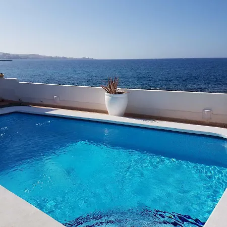 Beachfront Romantica With Private Pool, Jacuzzi, Large Terrace, Bbq, Wifi, Parking