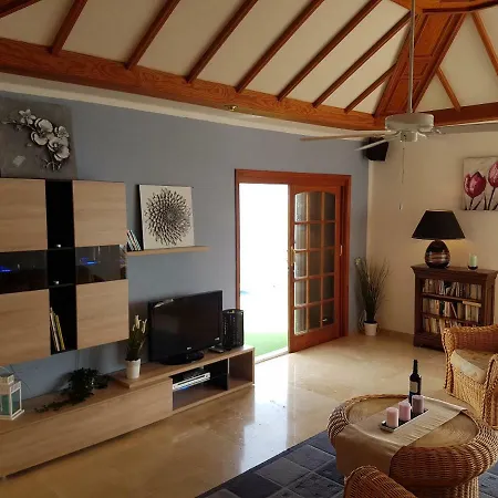 Villa Beachfront Romantica With Private Pool, Jacuzzi, Large Terrace, Bbq, Wifi, Parking