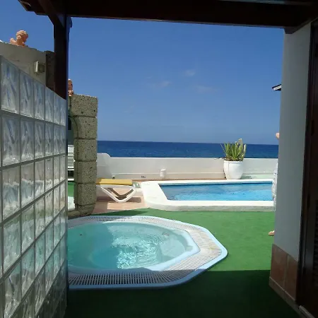 Villa Beachfront Romantica With Private Pool, Jacuzzi, Large Terrace, Bbq, Wifi, Parking *